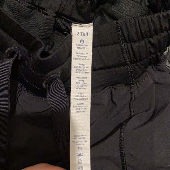 Lululemon running short - Picture 4 of 5